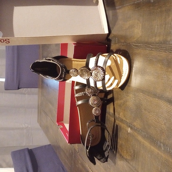 Girls memory foam black jeweled sandals - Picture 1 of 3